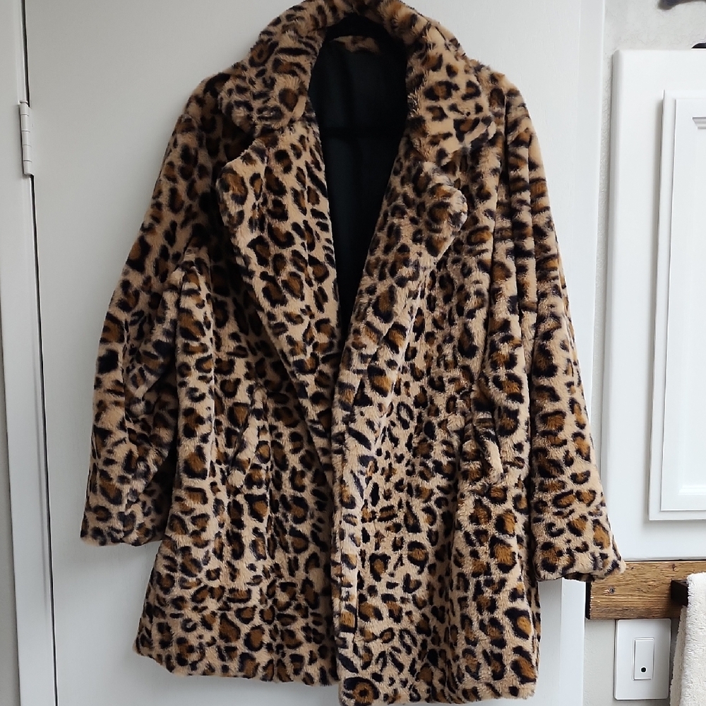 Leopard Print Faux Fur Teddy Jacket in Tan